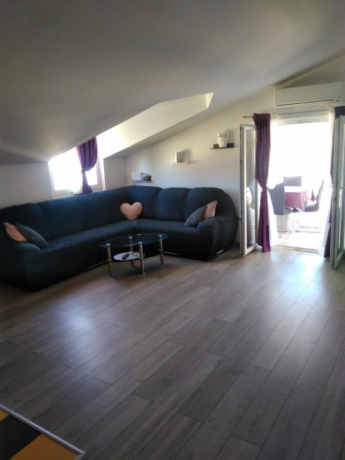 Apartments Mara Seget Vranjica Exterior photo