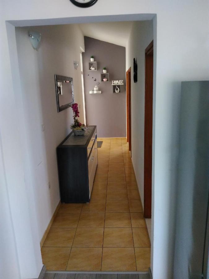 Apartments Mara Seget Vranjica Exterior photo