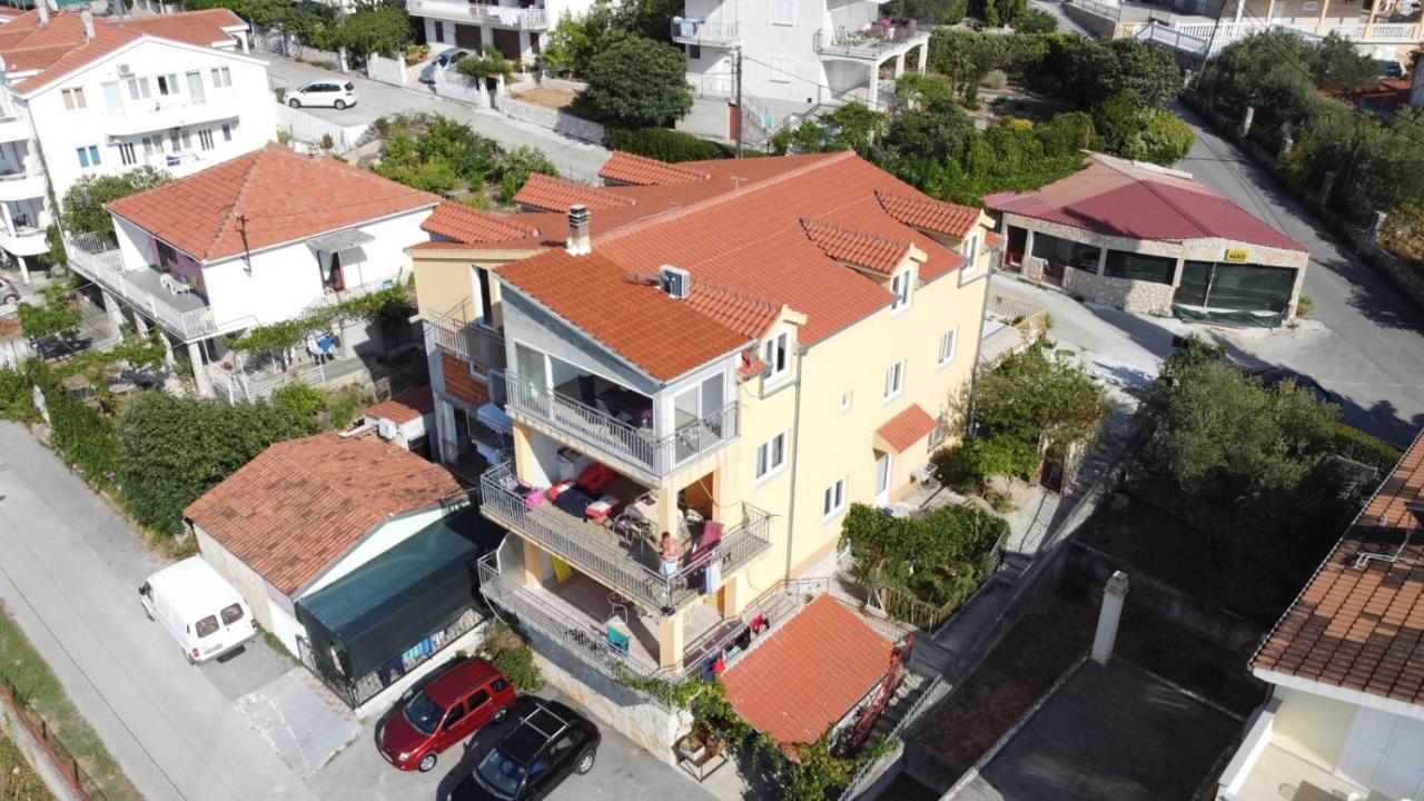 Apartments Mara Seget Vranjica Exterior photo
