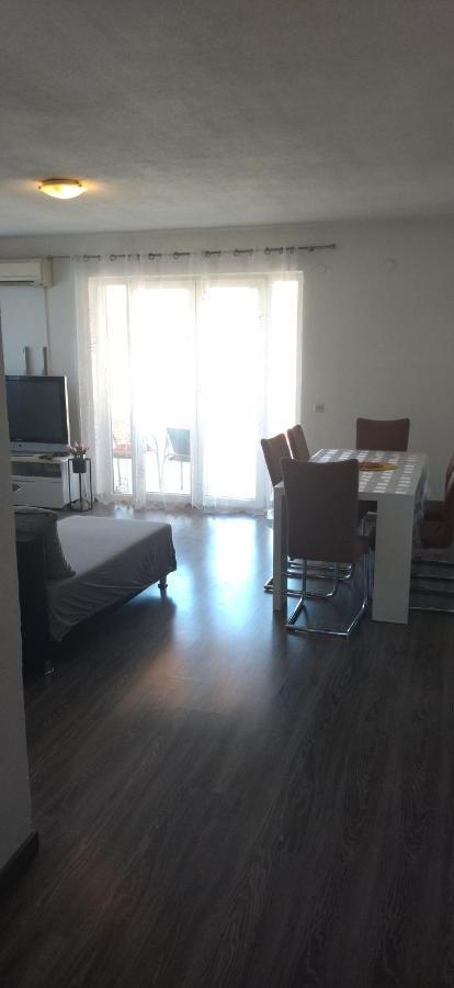 Apartments Mara Seget Vranjica Exterior photo