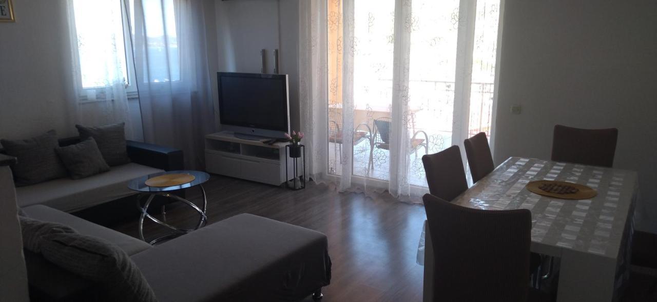 Apartments Mara Seget Vranjica Exterior photo