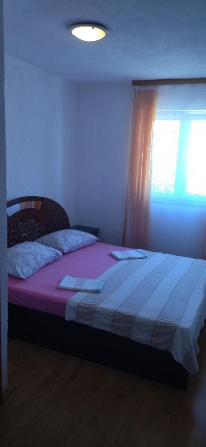 Apartments Mara Seget Vranjica Exterior photo