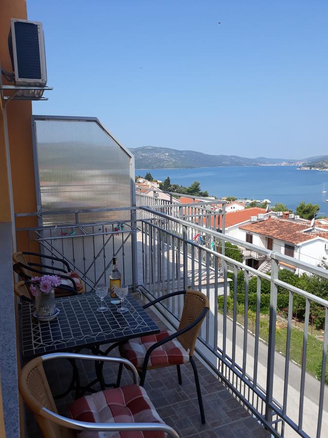 Apartments Mara Seget Vranjica Exterior photo