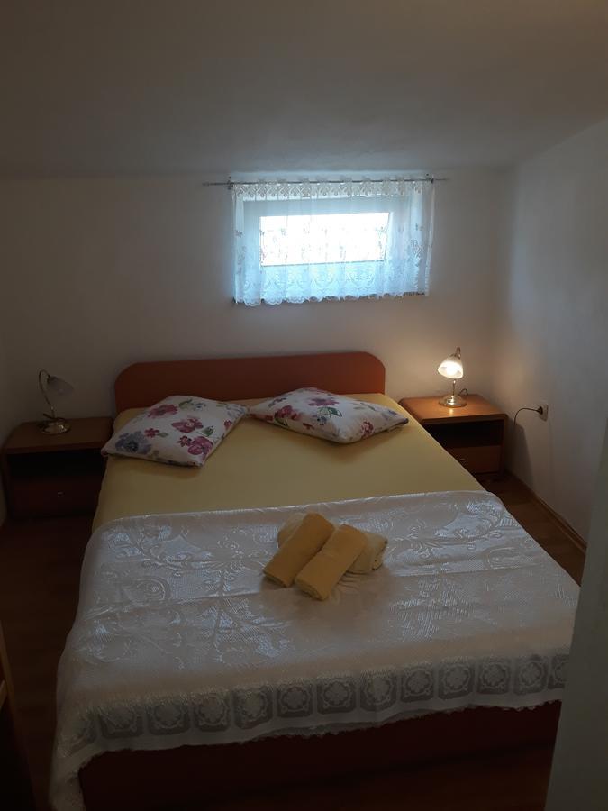 Apartments Mara Seget Vranjica Exterior photo