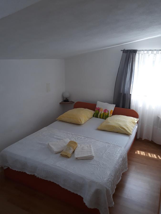 Apartments Mara Seget Vranjica Exterior photo