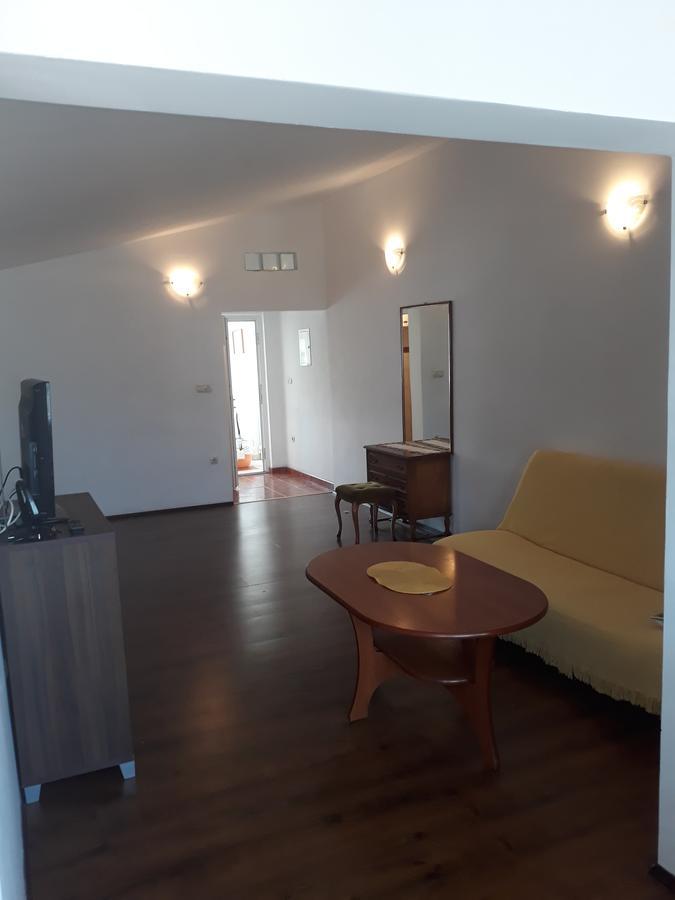 Apartments Mara Seget Vranjica Exterior photo