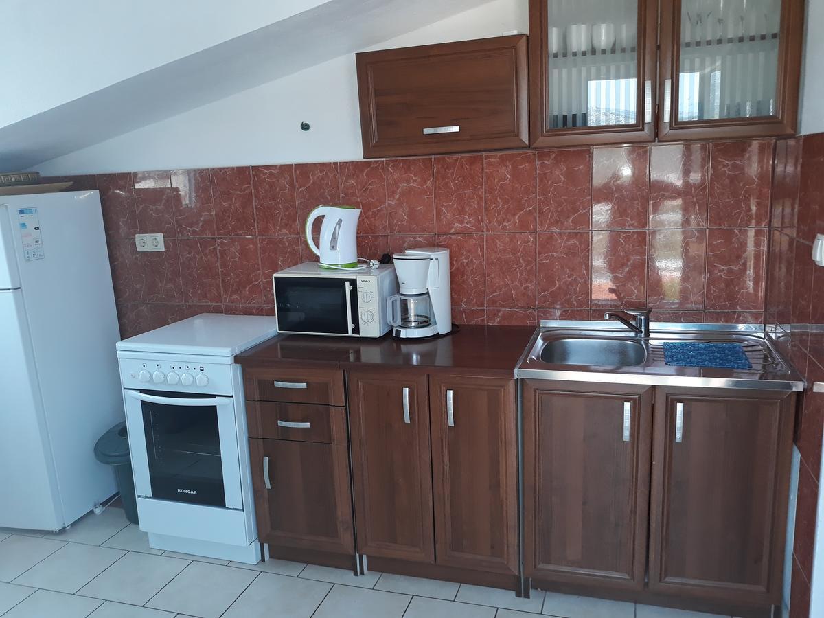 Apartments Mara Seget Vranjica Exterior photo