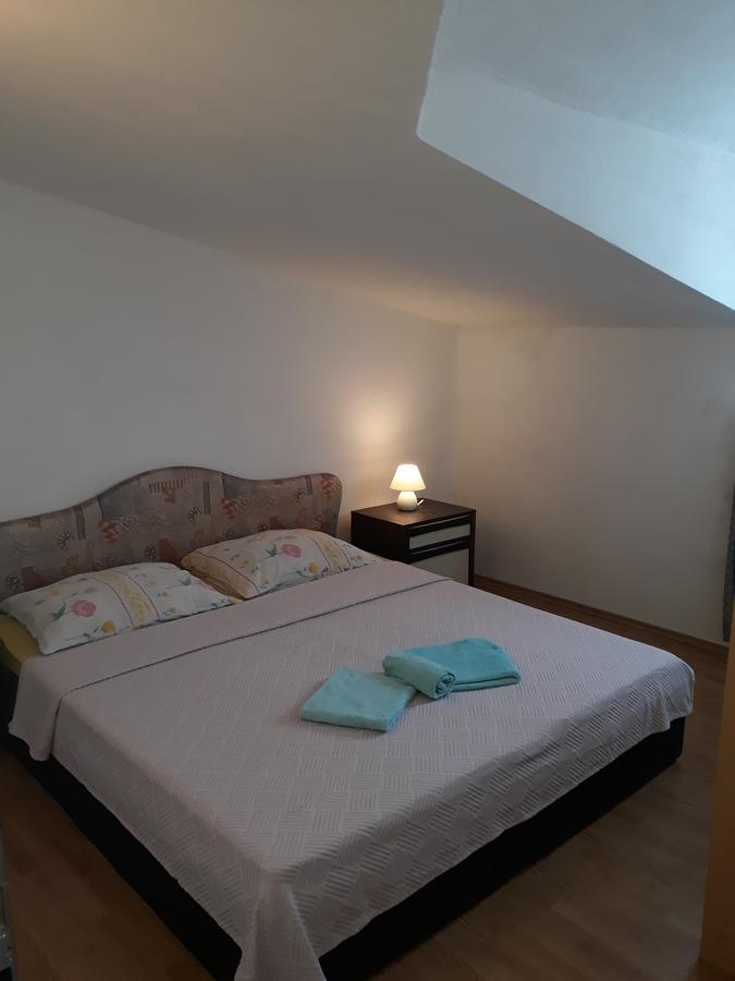 Apartments Mara Seget Vranjica Exterior photo