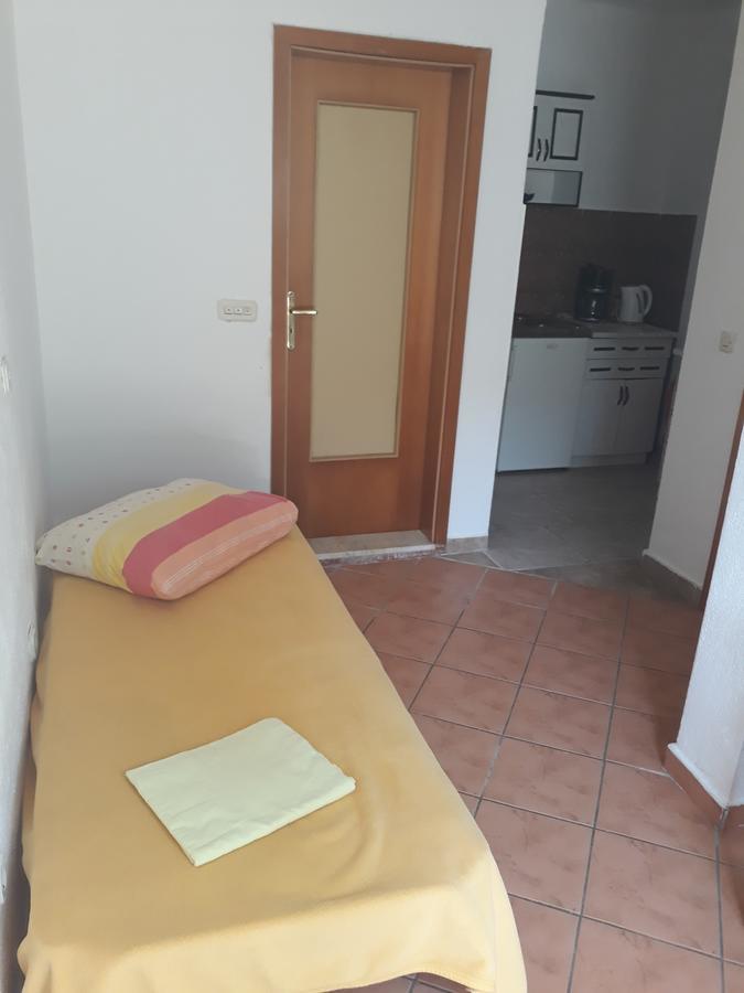 Apartments Mara Seget Vranjica Exterior photo
