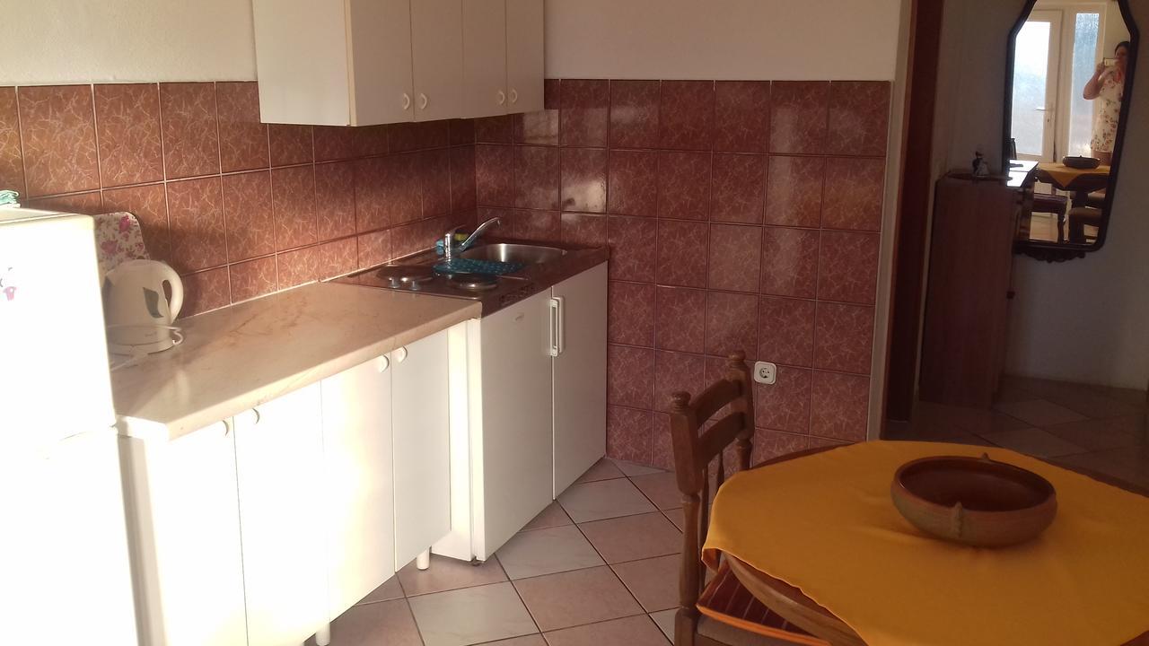Apartments Mara Seget Vranjica Exterior photo