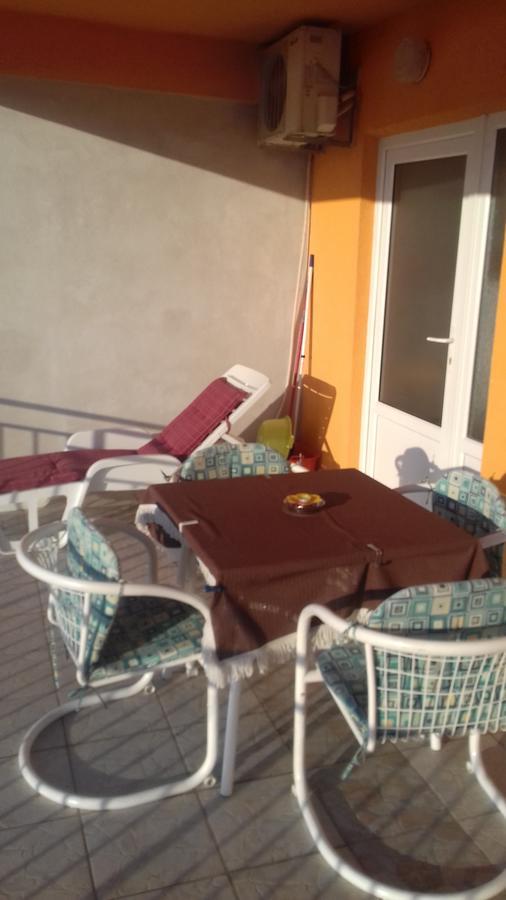 Apartments Mara Seget Vranjica Exterior photo